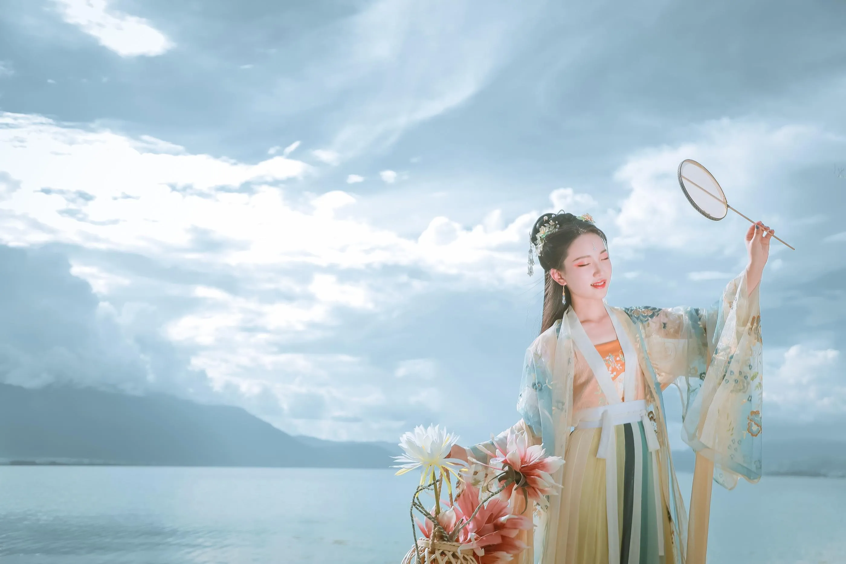 [YITUYU艺图语]2022.01.29 清水出芙蓉 Julie [23P]插图1